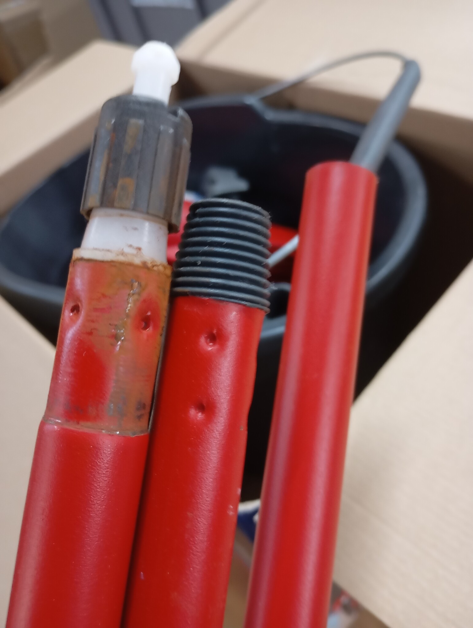 Vileda Revolution Box, vloerwassysteem met emmer en platte plaat, 2 doeken van microvezel, voor alle vloertypes, handvat 3 stuks, zwart/rood, 40 x 28,3 x 28,5 cm, 1,53 kg