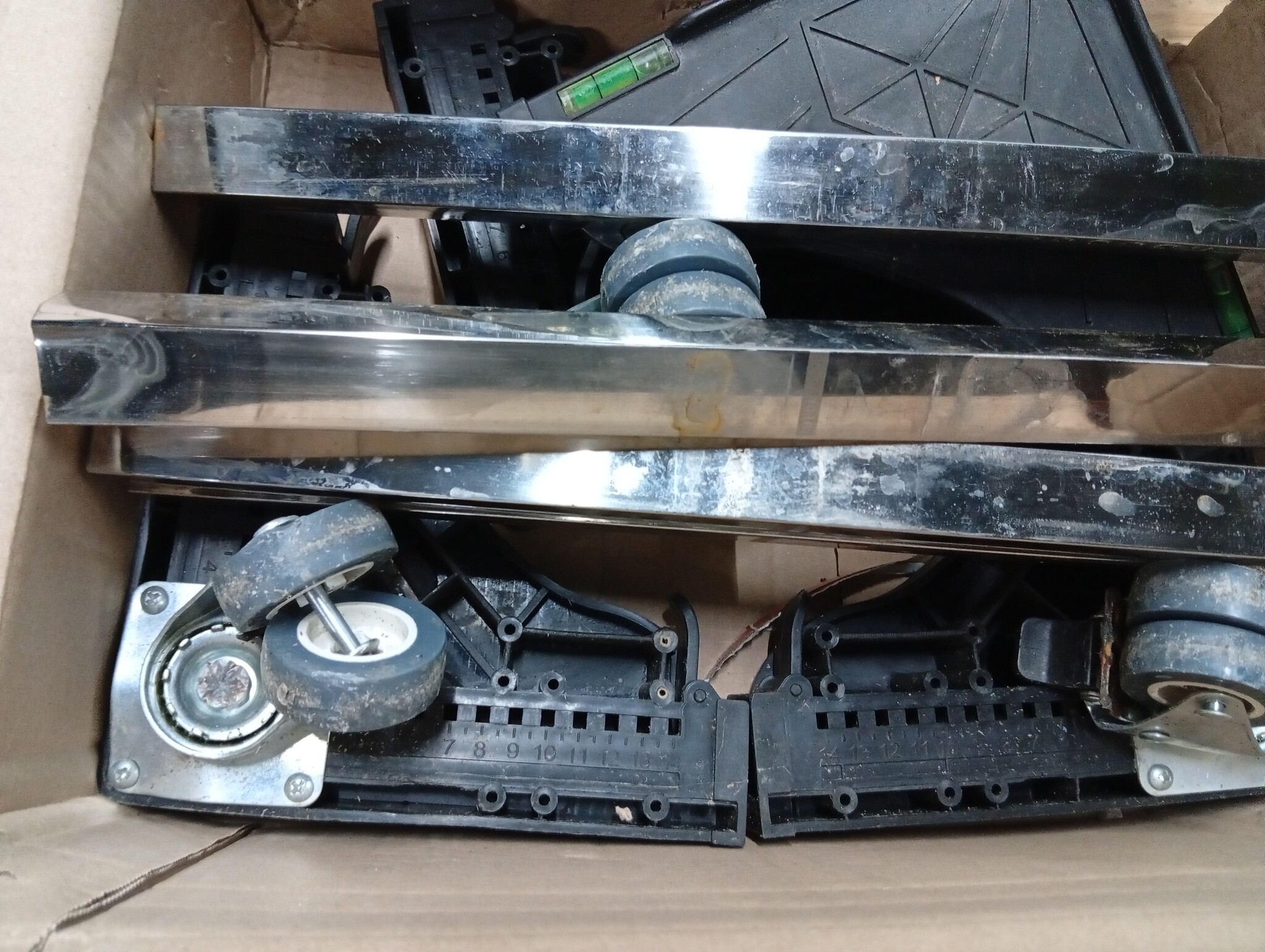 Waswagen met 4 vergrendelbare zwenkwielen, sokkel voor wasmachine, trillingsbescherming, verstelbaar van 40-60 cm, maximale capaciteit 200 kg, wasmachine, droger, koelkast, zwart