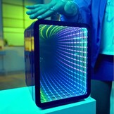 So Chill Mini Koelkast Infinity Effect, Gamers, Studenten, Home/Autoritten/Hangouts + meer, USB-voeding, Stickers inbegrepen, 4L/6 blikjes, spiegel Infinity Effect Deur