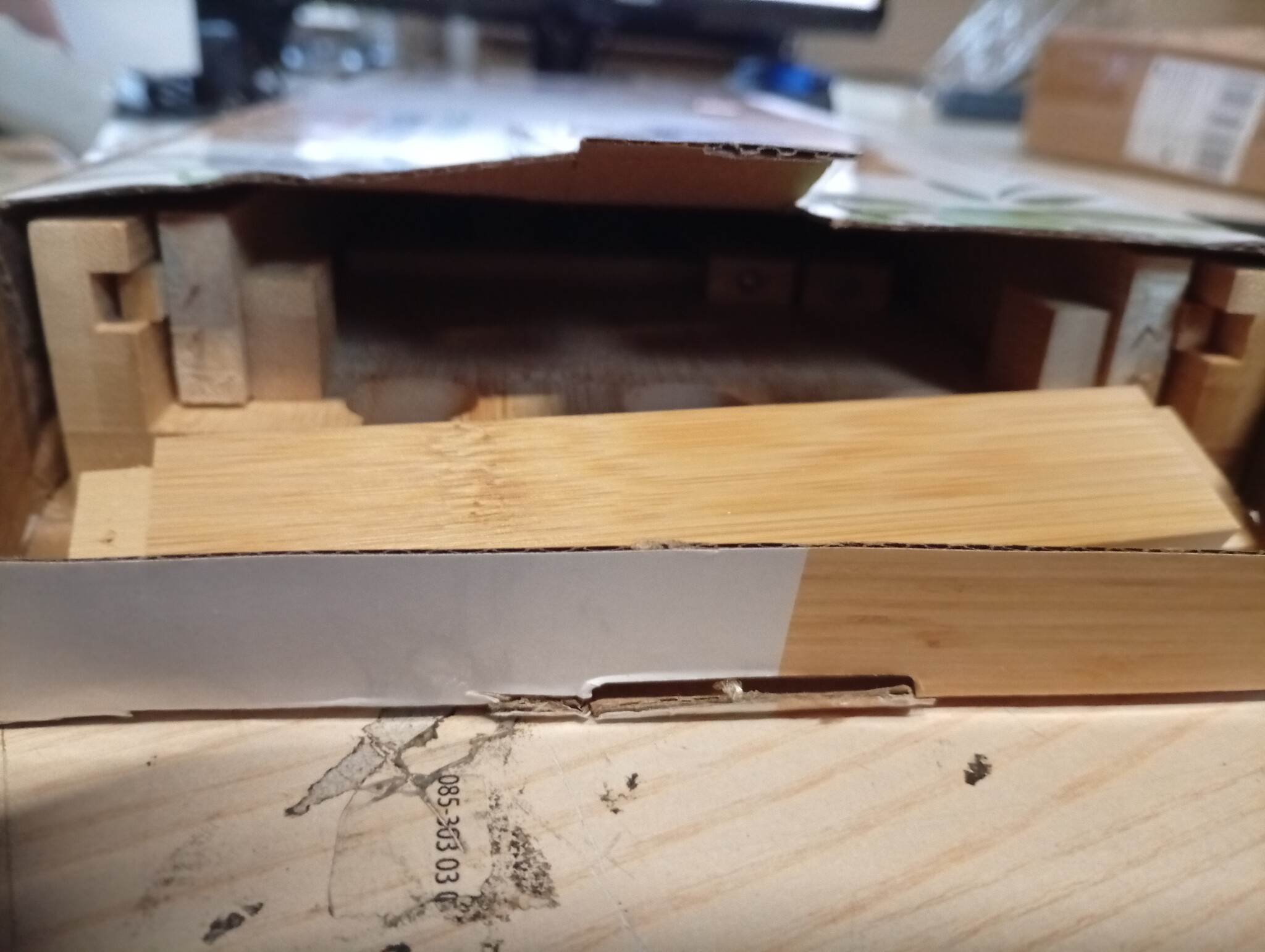 alpina Verstelbare Badplank - Badrek 50-92 x 18 x 4 cm - Bad Plank Bamboe met Boekensteun en Tablethouder - Incl. Bekerhouders - Badrekje voor Bad - Badkamer Accessoires