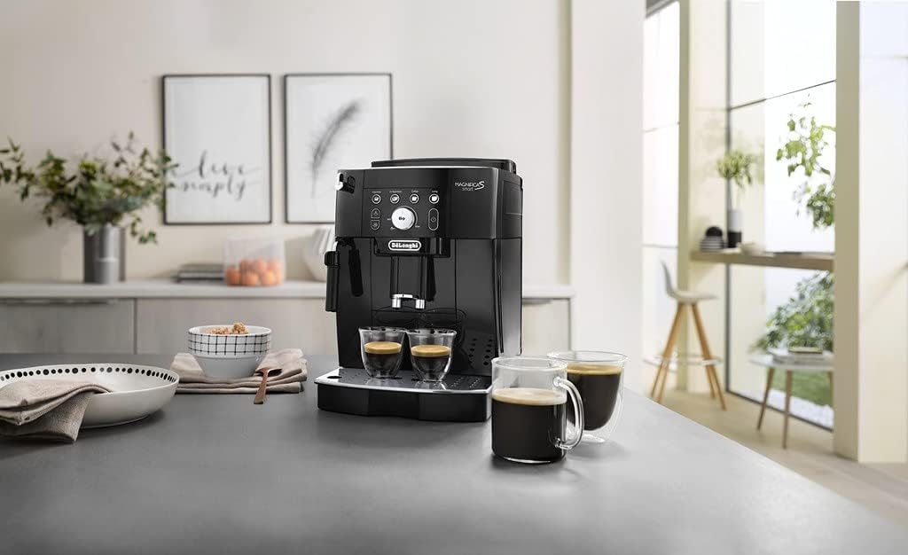 De'Longhi Magnifica S Smart ECAM230.13.B, Volautomatische Espressomachine met My LatteArt-Stoompijpje en Geïntegreerde Bonenmaler, met 4 One-Touch Recepten, Intuïtief Bedieningspaneel, Zwart