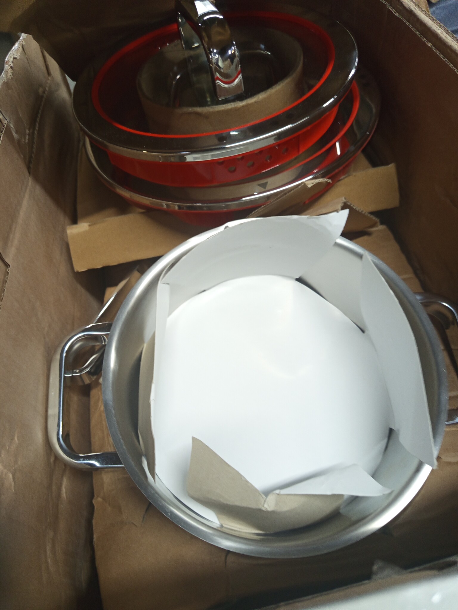 WMF Function 4 pannenset 5-delig rood. Innovatieve deksel met 4 afgietfuncties, Geschikt voor Inductie, Glazen deksel, Cromargan® 18/10 RVS, Vaatwasserbestendig, Handgrepen worden niet heet.