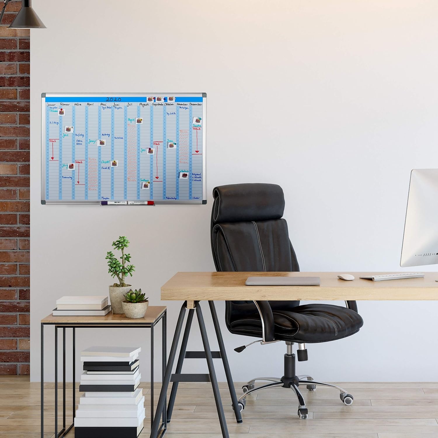 Relaxdays whiteboard planner, jaarplanner, magnetisch, planbord met pennenbakje, kantoor, magneetbord 60 x 90 cm, wit