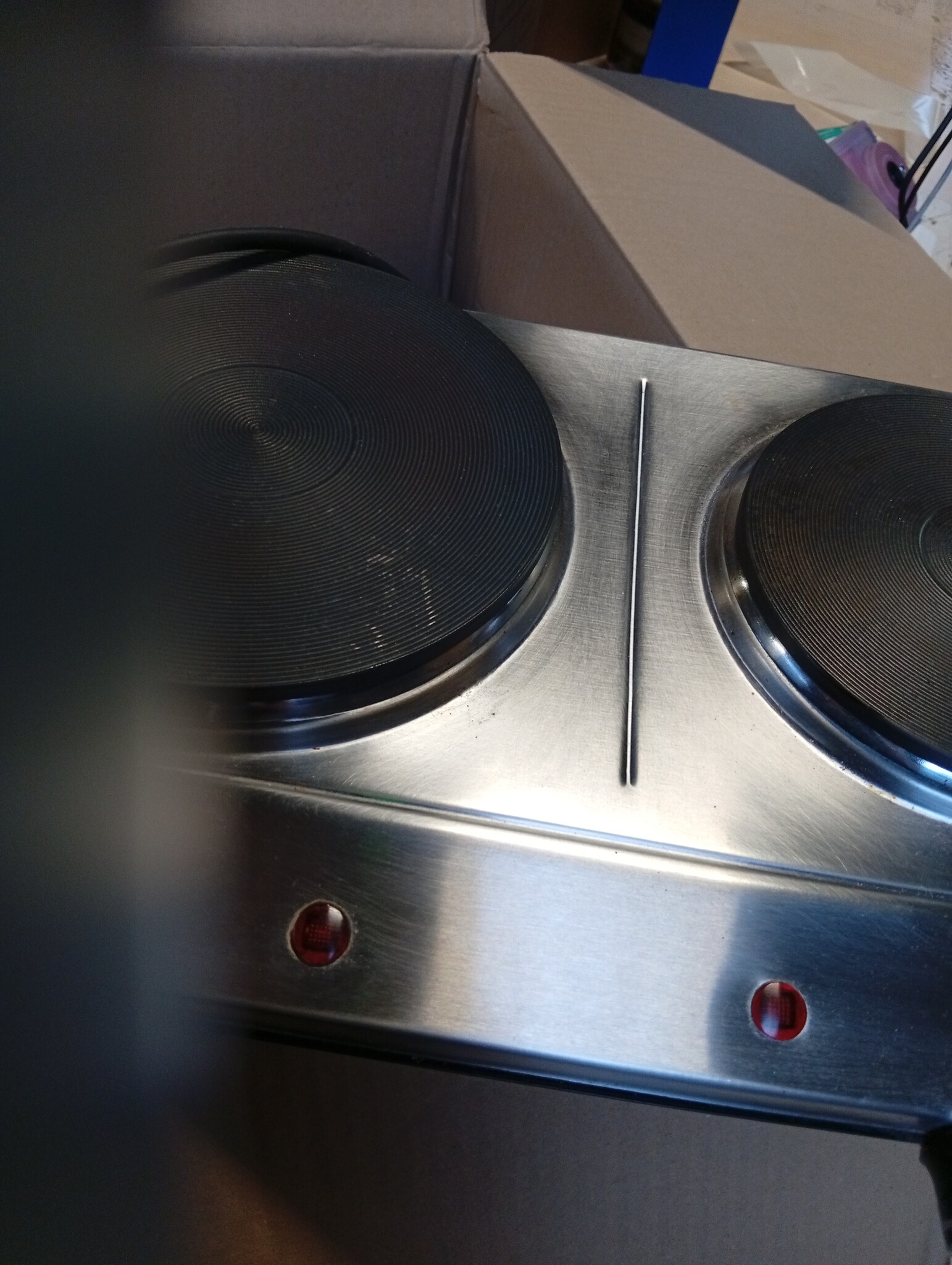Severin DK 1014 Dubbele Kookplaat, 2 Massakookplaten, 1X Ø 15 Cm, 1X Ø 18 Cm, Traploze Temperatuurinstelling, Roestvrij Staal, Zwart, L 46 X B 29 X 7,7 cm