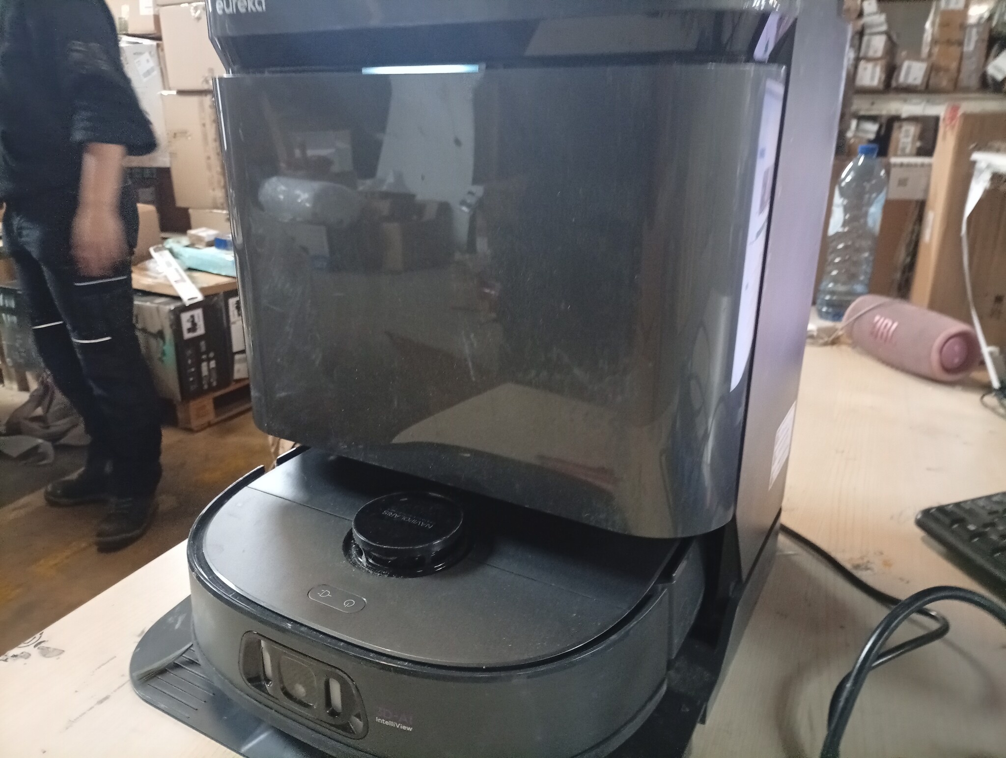 EUREKA J15 Pro Ultra Robotstofzuiger - 16200Pa - Zwart - Met Zelfreinigend Station