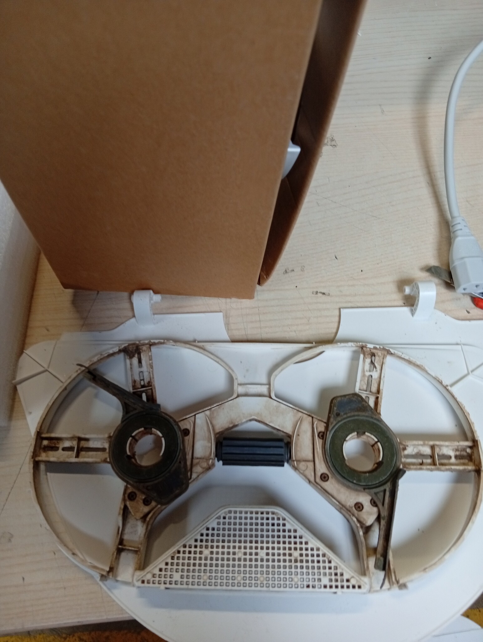 DREAME X40 Ultra Complete Robotstofzuiger met afneembare en optilbare dweil,uitgebreide reiniging met zijborstels, zuigkracht van 12.000 Pa, zelfreinigende dweil en wasbord van 70 ℃,automatisch legen