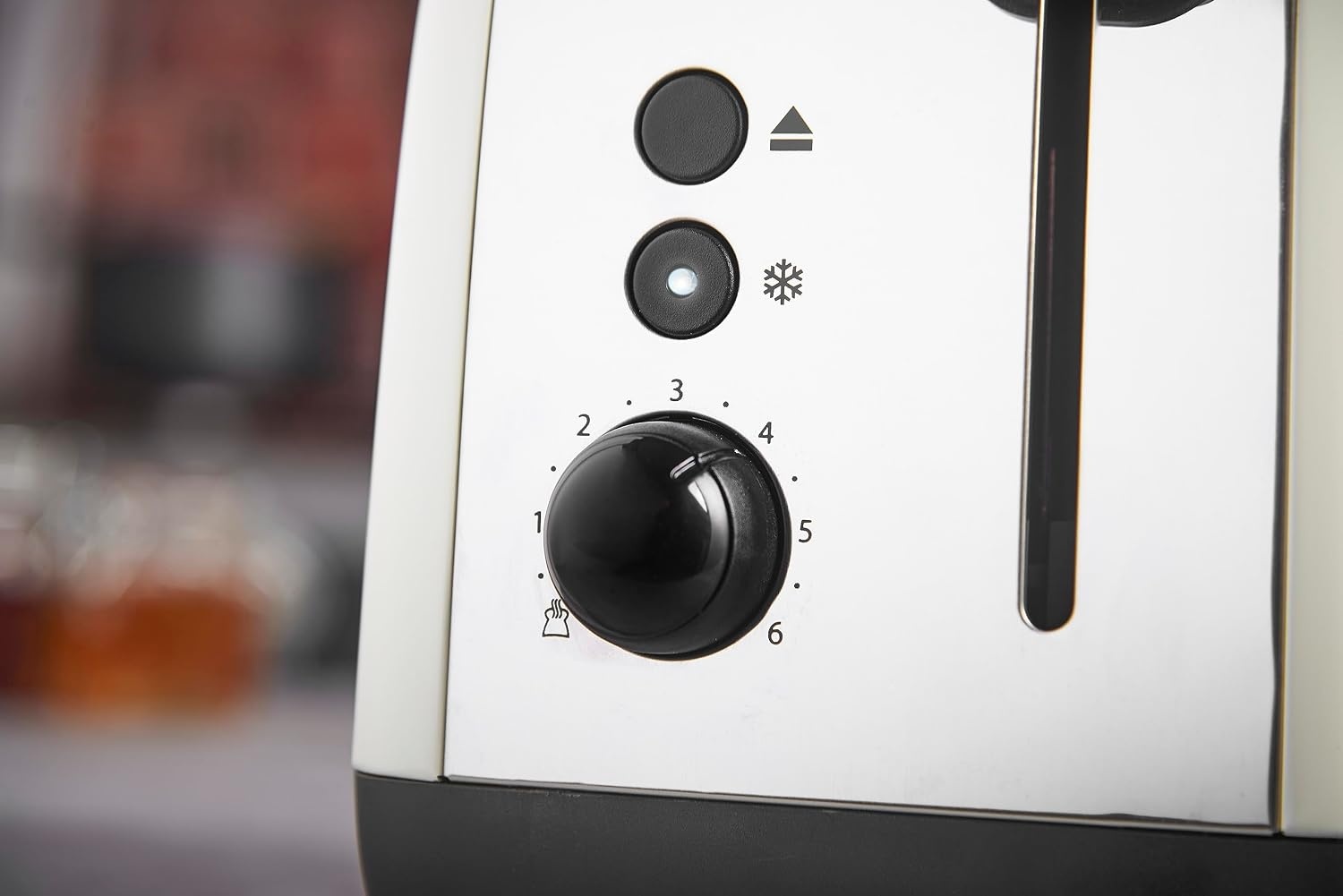 Russell Hobbs Broodrooster [Twee snedes] Colours Plus RVS Crème (Extra Brede Broodsleuven, incl. Opwarmrekje, 6 Bruiningsinstellingen + Ontdooi Functie, Lift & Look, 1600 Watt) 26551-56