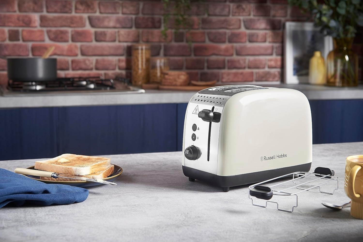 Russell Hobbs Broodrooster [Twee snedes] Colours Plus RVS Crème (Extra Brede Broodsleuven, incl. Opwarmrekje, 6 Bruiningsinstellingen + Ontdooi Functie, Lift & Look, 1600 Watt) 26551-56