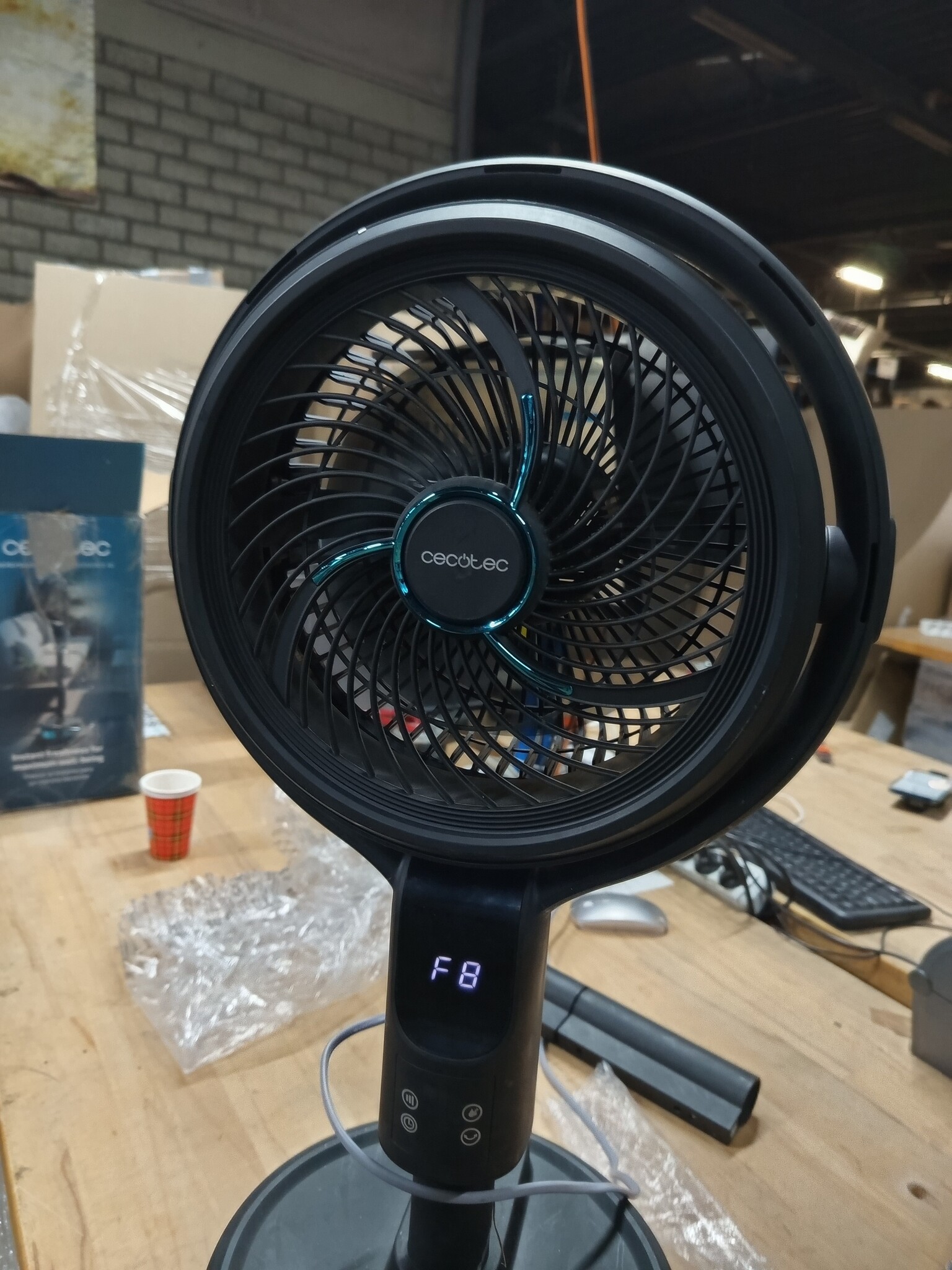 Cecotec EnergySilence 390 Freshessence Ace staande ventilator, 50 W, inhoud 1,65 l, afstandsbediening, 8 snelheden, automatische oscillatie, led-display en timer