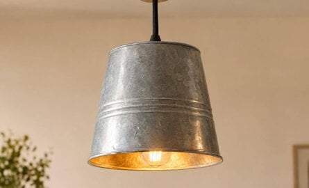 Hanglamp van oude metalen emmer maken