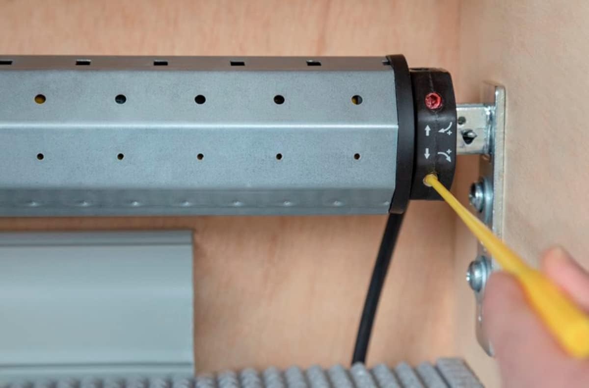 Schellenberg 20221 Rolluikmotor Action Mini voor 40 mm stalen buisassen, mechanische eindpositie-instelling, ideaal voor kunststof rolluiken tot 2 m² oppervlak, rolluikaandrijving - Maat Actie