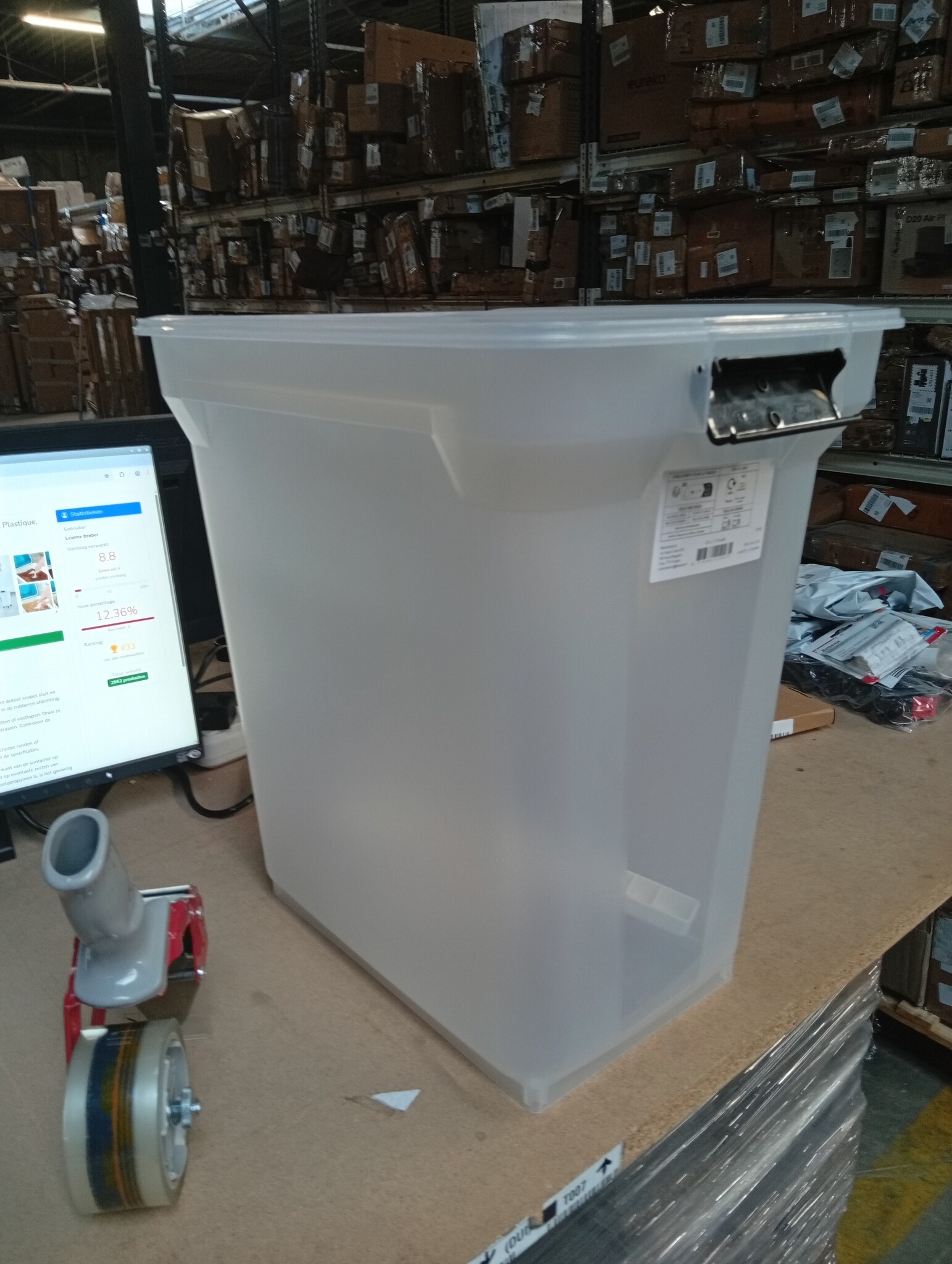 Iris Ohyama, Doos, Plastic voedselcontainer met schep en wielen, L46 x D34 x H50,5 cm, Luchtdicht, BPA-vrij, Voor honden en katten, ATS-L, Eendblauw