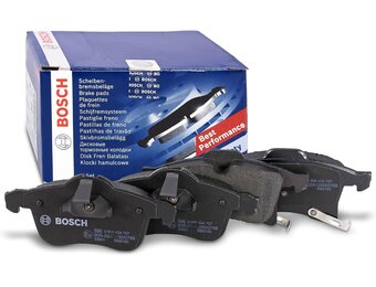 Bosch BP420 Remblokken auto vooras, Bosch-kwaliteit, minder geluid en stof, ECE-R90-gecertificeerd, kopervrij, 1 set van 4 remblokken