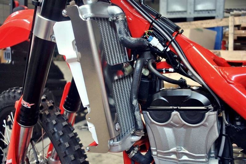 AXP 2015 - 2019 Beta 350RR / 390RR / 430RR / 480RR Radiator Braces - Red Spacers