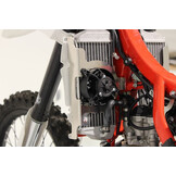 AXP Kühlerschütz Beta 350RR / 390RR / 430RR / 480RR / 500RR ( 2020 - 2022 ) - Rote Abstandshalter