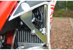 AXP Kühlerschütz Beta 250/300 Xtrainer ( 2016 - 2022 ) - Schwarz Abstandshalter