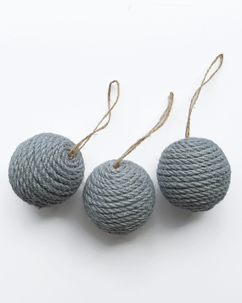 10x WOOL MARCAME BALLS GRAY