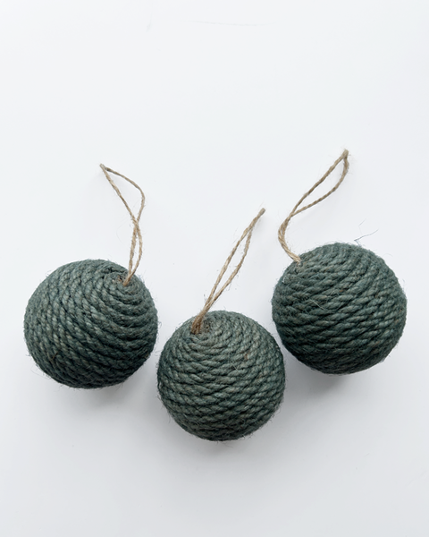 10x WOOL MARCAME BALLS GREEN