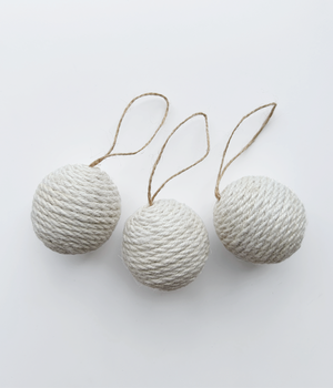 10x WOOL MARCAME BALLS OFF WHITE