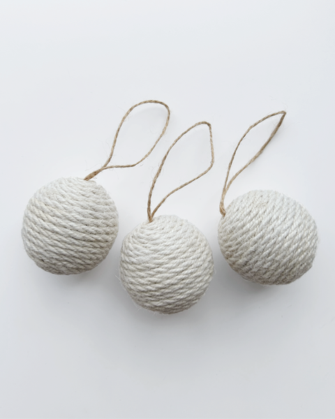 10x WOOL MARCAME BALLS OFF WHITE