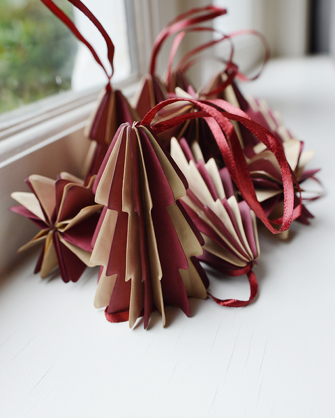 10x 2 COLOURED XMAS RED AND CAMEL PAPER TREE