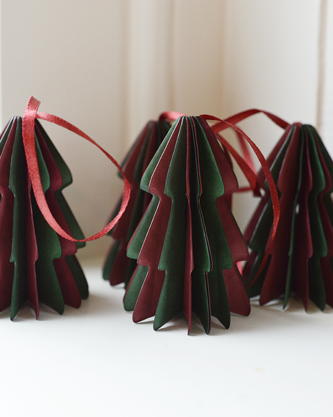 10x 2 COLOURED XMAS RED AND XMAS GREEN PAPER TREE