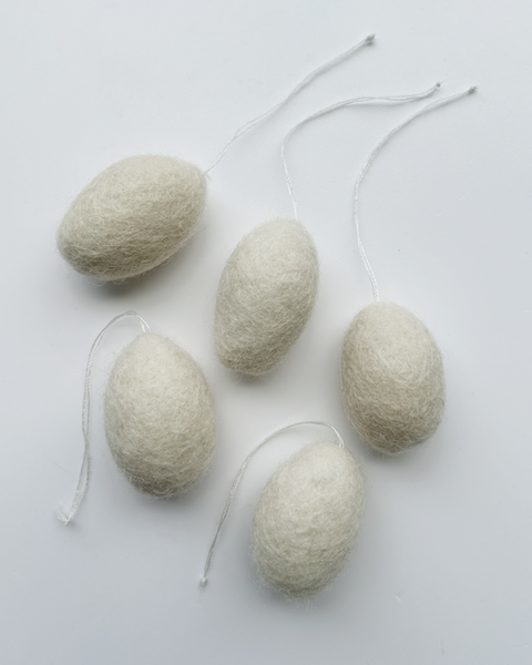 10 FELT EGGS WHITE 4 CM