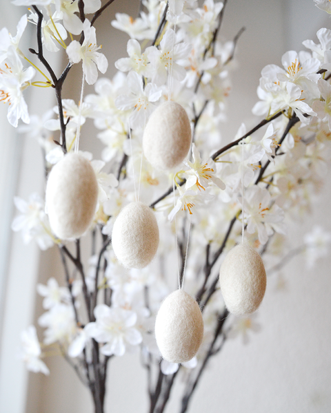 10 FELT EGGS WHITE 4 CM