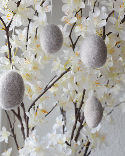 10 FELT EGGS LIGHT GRAY