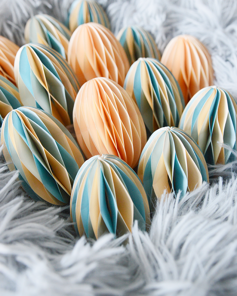 10 PAPER EGGS LIGHT YELLOW LIGHT BLUE