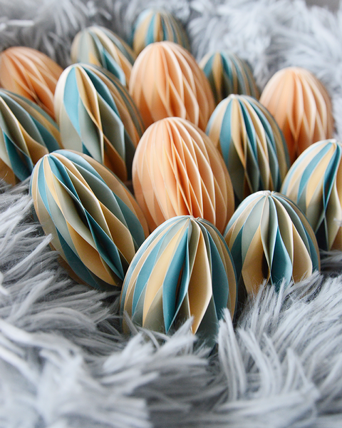 10 PAPER EGGS LIGHT YELLOW LIGHT BLUE