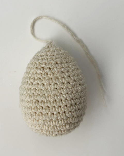 10 CROCHETED EGGS WARM WHITE