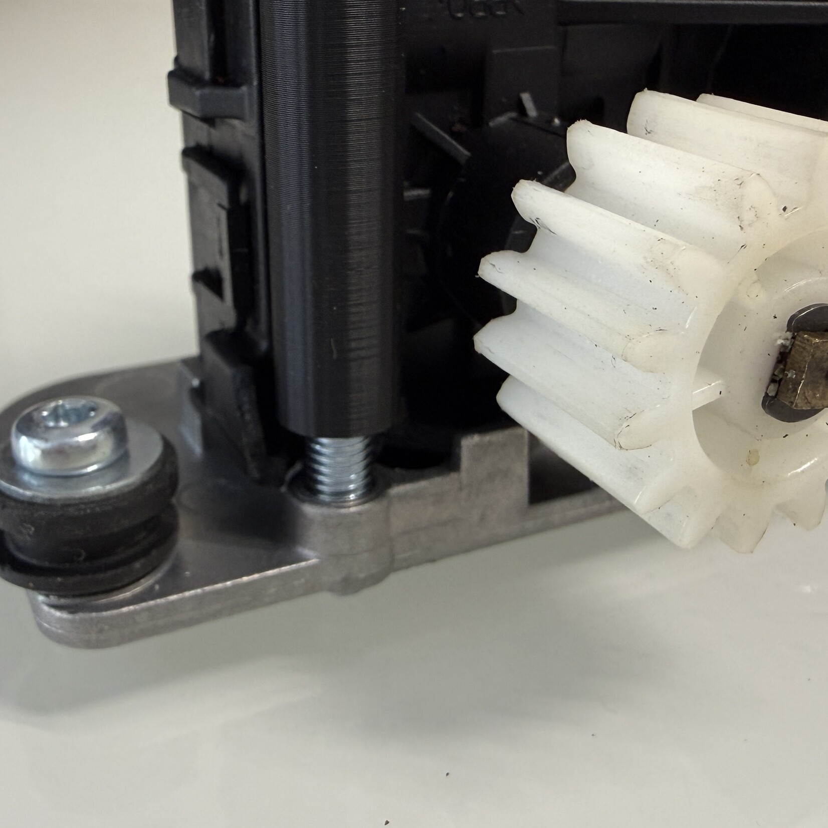 Notrot 3D print reparatie beugel voor aandrijfmotor van de zetgroep