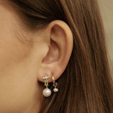 Karma Jewelry Karma Jewelry oorbellen X198_G Earrings Symbols XL Bowie zirconia pearl Green 925 silver gold plated 2 CM