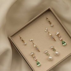 Karma Jewelry Karma Jewelry oorbellen X198_G Earrings Symbols XL Bowie zirconia pearl Green 925 silver gold plated 2 CM