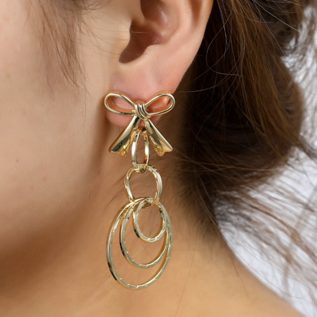 Day & Eve by Go Dutch Day & Eve oorbellen E5075-2 Bow dangle earring gold