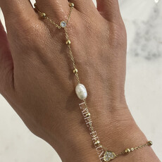 Label Deluxe Bijoux Label Deluxe Sofi Hand armband 35900 Hand chain bracelet heart pearl gold