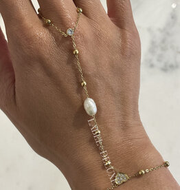 Label Deluxe Bijoux Label Deluxe Sofi Hand armband 35900 Hand chain bracelet heart pearl gold