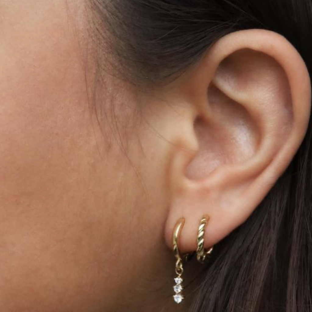 Karma Jewelry Karma Jewelry oorbellen M3147GP hinged plain hoops Twister 925 Silver 14K gold plated 12 mm