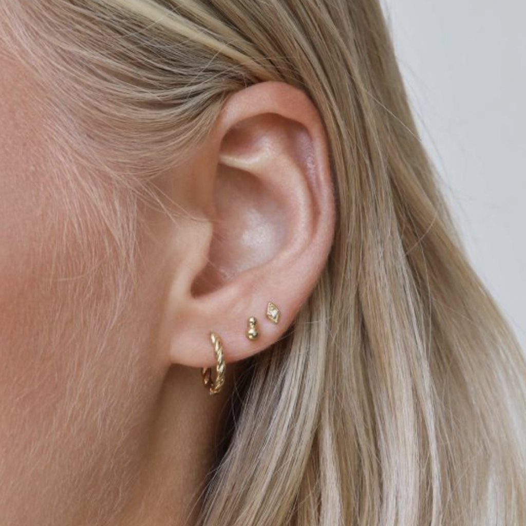 Karma Jewelry Karma Jewelry oorbellen M3147GP hinged plain hoops Twister 925 Silver 14K gold plated 12 mm