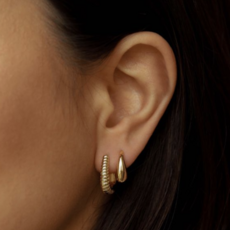 Karma Jewelry Karma Jewelry oorbellen H484GP Earrings Hinged hoops Olia Twist Silver gold plated 18 MM