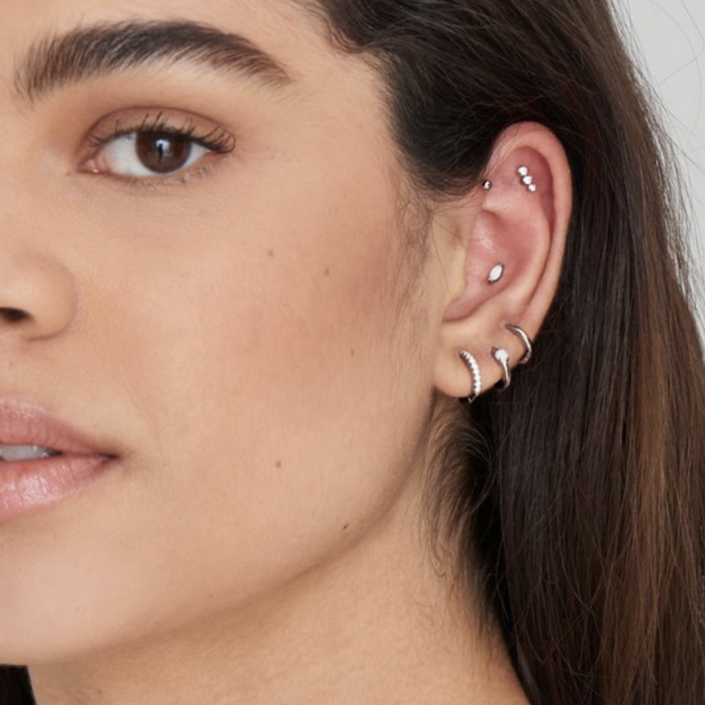 Ania Haie Ania Haie oorbellen E035-15H silver opal huggie hoop S