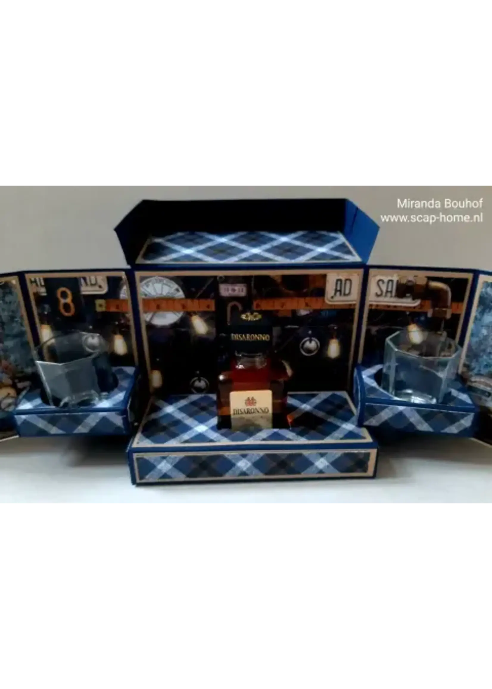 Cadeaubox met borrelglaasjes en Amaretto