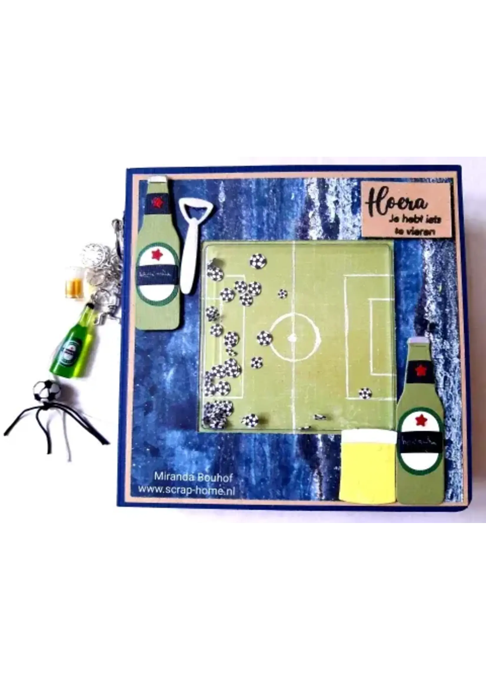 Voetbal schudkaart met doosje borrelnootjes
