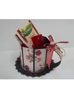 Dienblad met kop en schotel en bonbondoosje