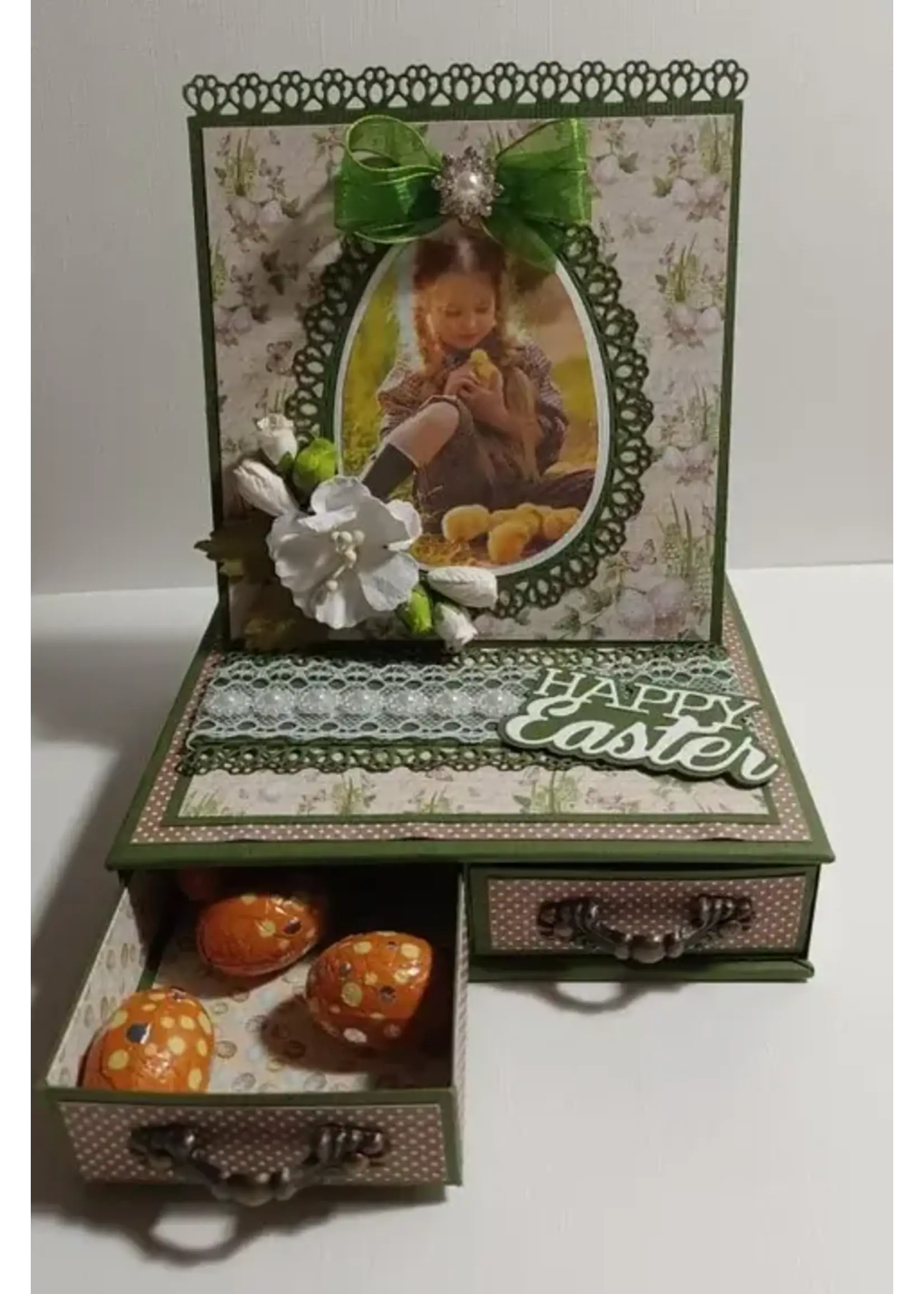Easel kaart met laadjes Petra (laadjes gemaakt met cardstock)