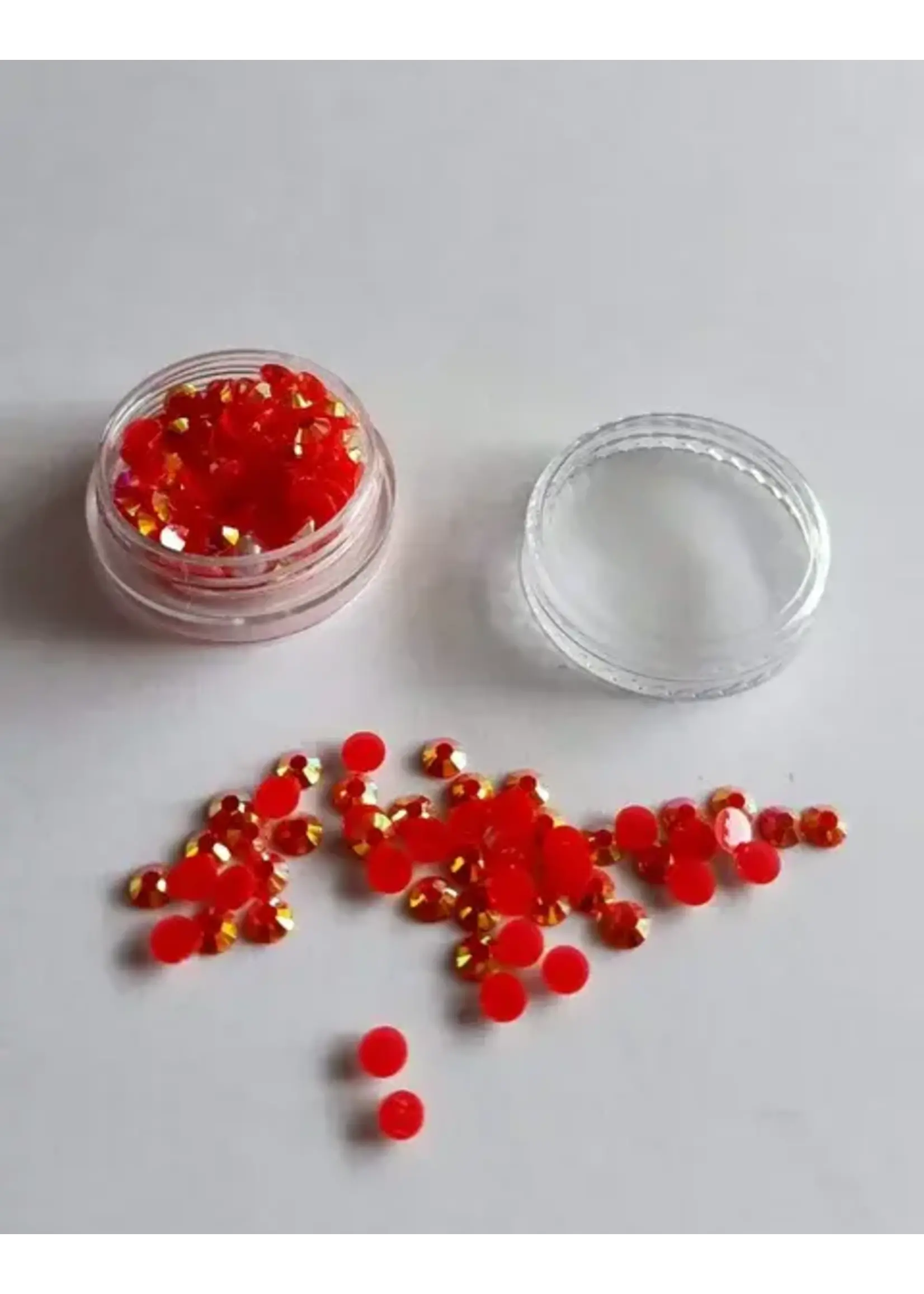 Strass doosje rood circa 200stuks 4mm
