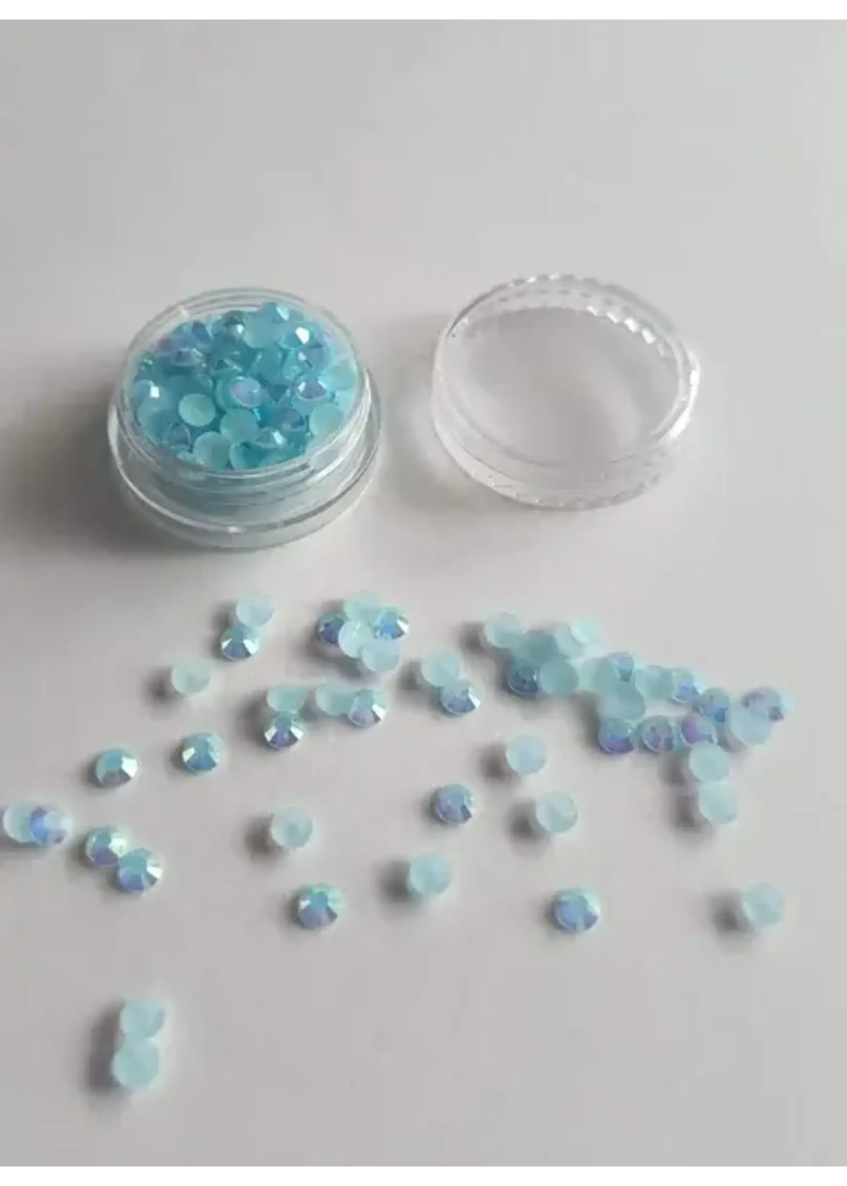 Strass doosje licht blauw circa 200 stuks 4mm