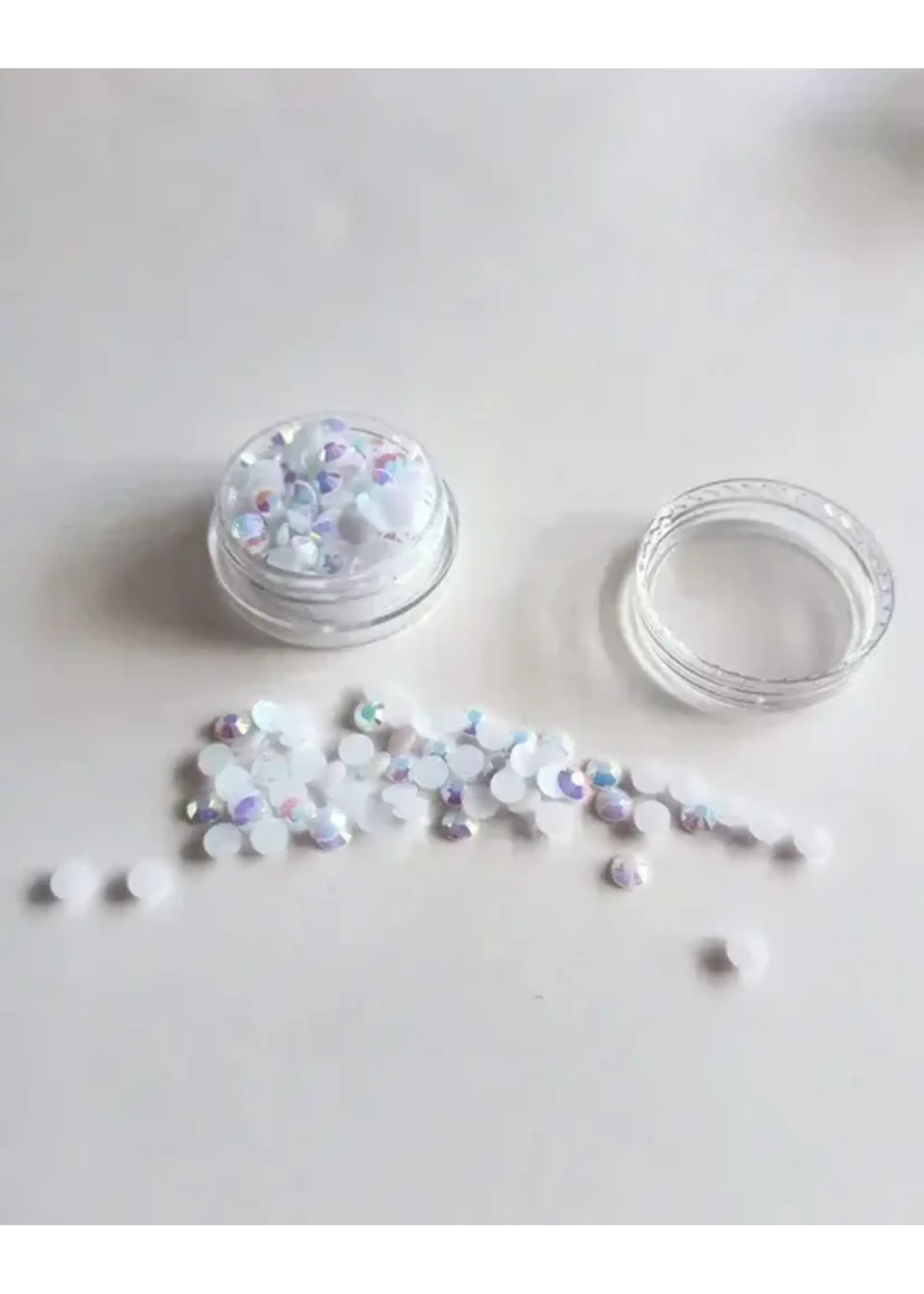Strass doosje groot  wit  4 mm