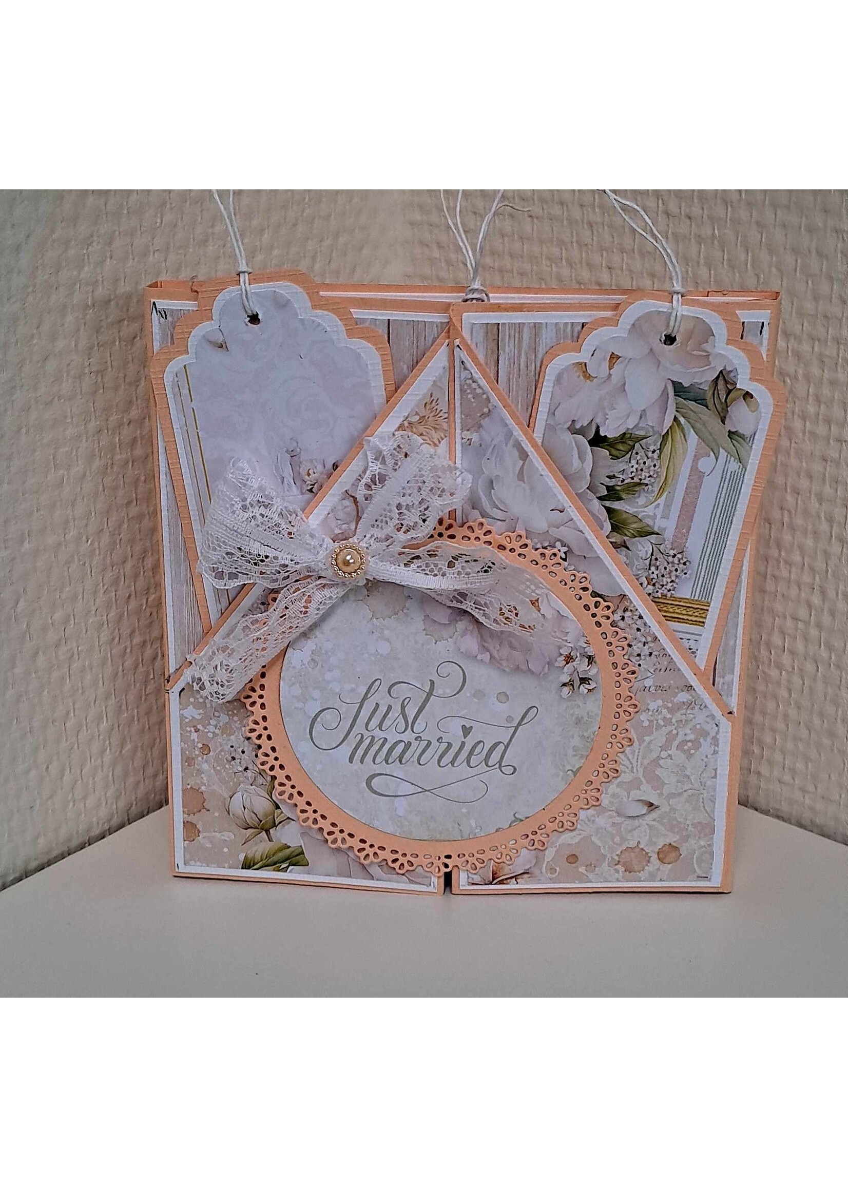 Love for ever kaart   let op, je hebt voor de ballonnen wel een varia mal van crealies nodig